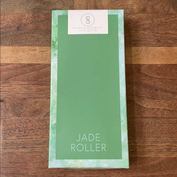 Sherrie Matthews Jade Roller - Picture 1 of 3